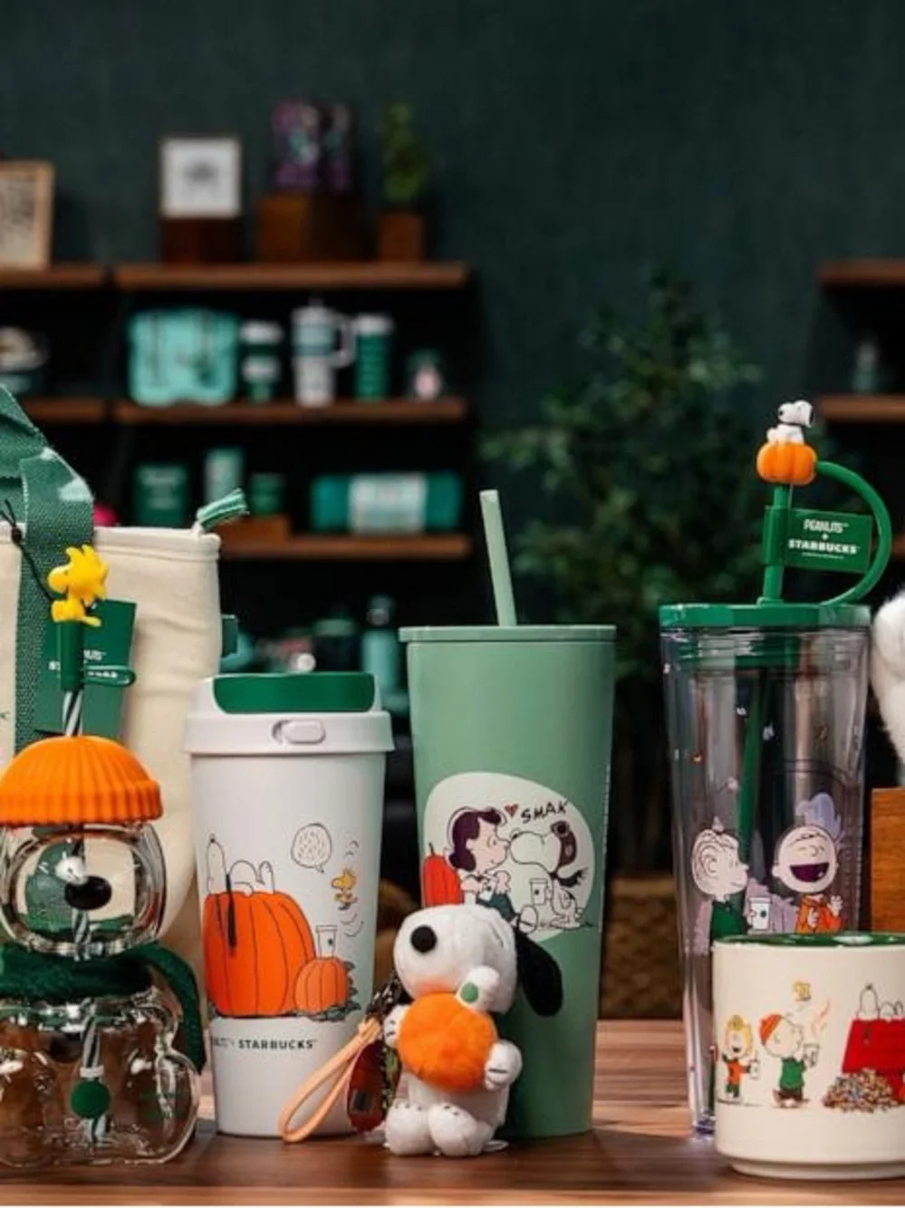 Starbucks x Peanuts Snoopy Glass Cup